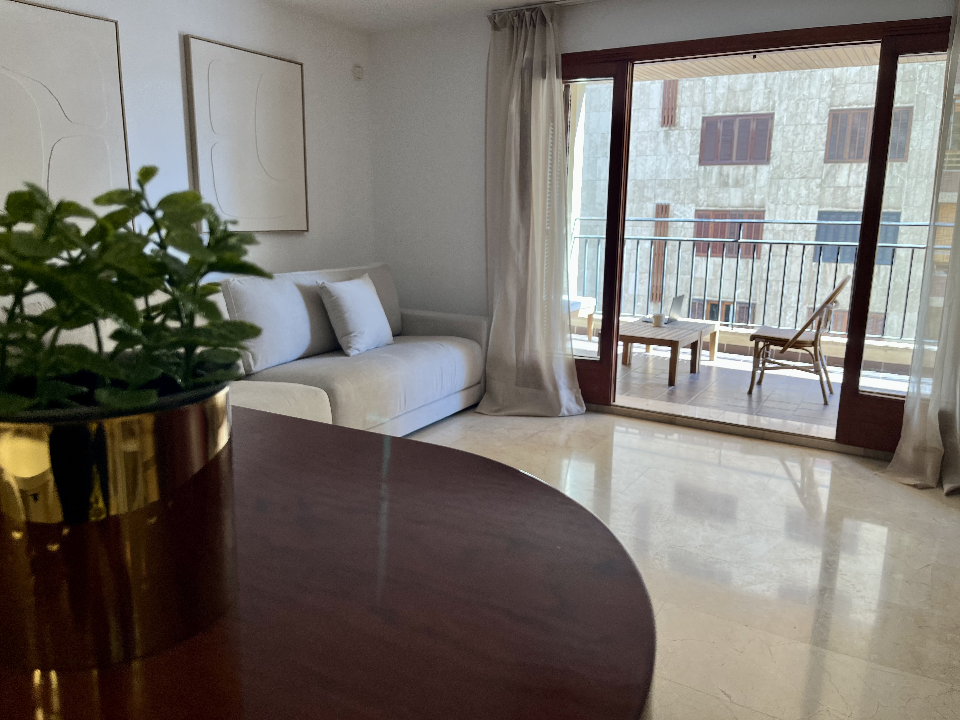 Common living area at Laberint Coliving Palma